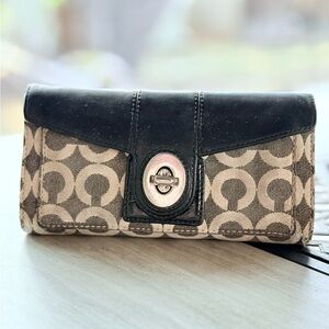 Coach Peyton Op Art Turnlock Wallet | Black White | Vintage | Retired